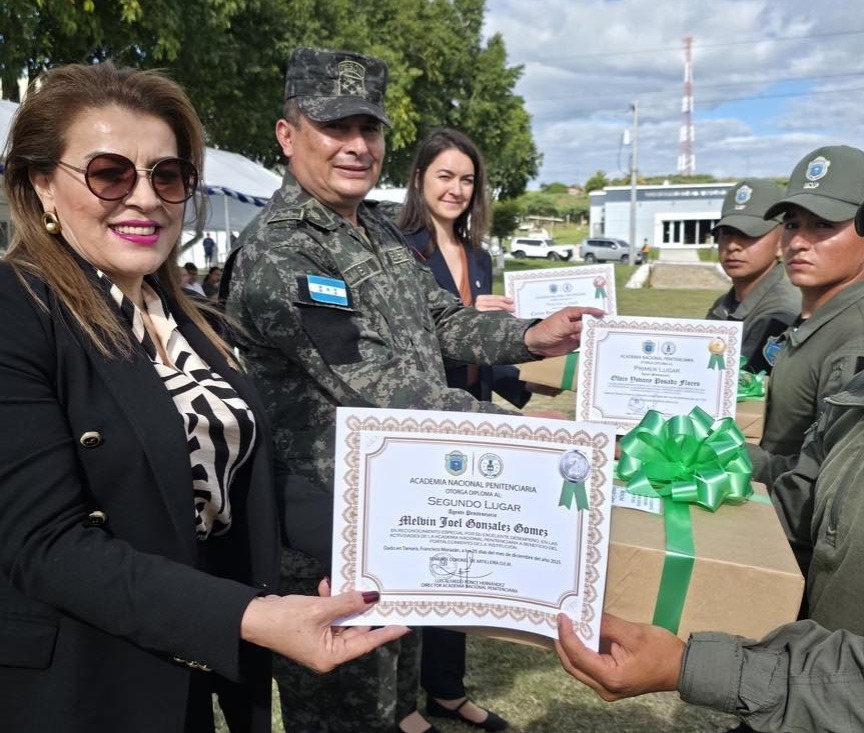 Academia Nacional Penitenciaria gradúa a su primera promoción de 85 agentes provenientes de la reserva de las FF. AA.